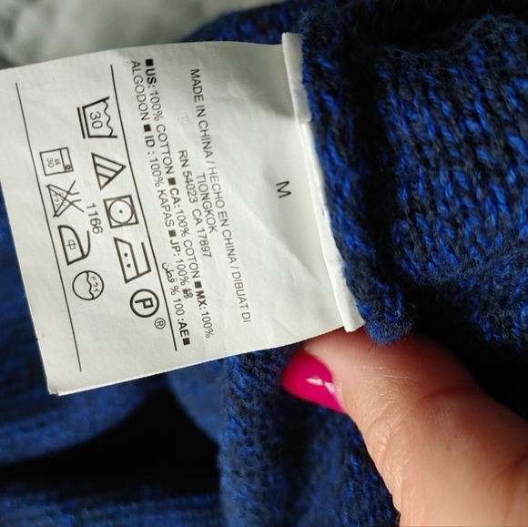 Old Navy blue and black knit sweater - Picture 4 of 5